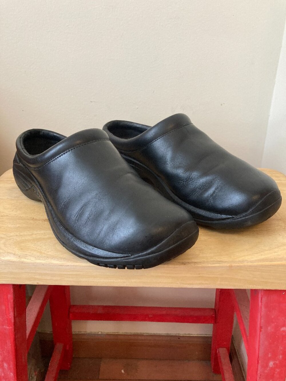 Merrell Men's Encore Gust 2 11 D Slip On Leather Clog Black